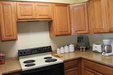 Beautiful new kitchen cabinets & tops