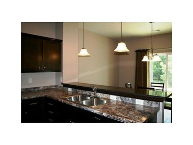 405 Cimarron Dr, Hiawatha, IA 52233 - photo 7