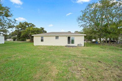 148 Country Oaks St unit Lot 44, Brazoria, TX 77422 - photo 2