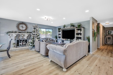8 - Livingroom (1)