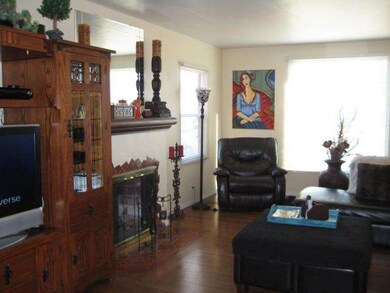 Living room in 3br house