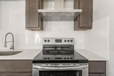 2810 Dorchester Dr unit 13, Oklahoma City, OK 73120 - photo 2