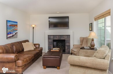 2407 Harbor Landing Circle-large-008-Liv