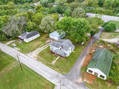 303 S Maple St, Galena, MO 65656 - photo 4