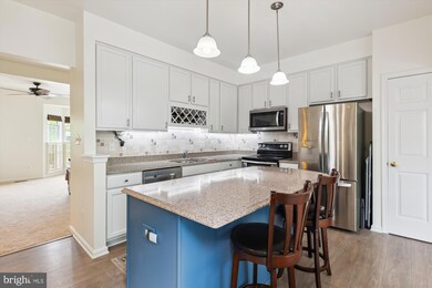 13511 Avonmore Dr, Herndon, VA 20171 - photo 4