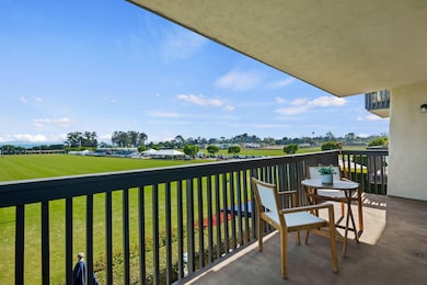 Sweeping_Balcony_Views