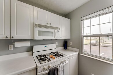 715 Parkbluff Way unit 715, Lewis Center, OH 43035 - photo 5