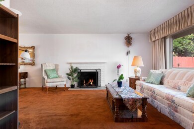 LivingRoom with fireplace