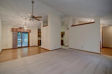 Tall vaulted ceilings.
