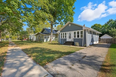 164 S Calumet Ave, Aurora, IL 60506 - photo 2