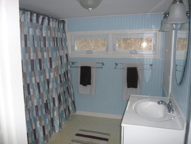 24 Mcduffee St, Rochester, NH 03867 - photo 5