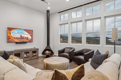 002_442_e_overlook_lp_hideout_hdr014_698