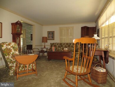 335 E Cedar St, New Holland, PA 17557 - photo 5