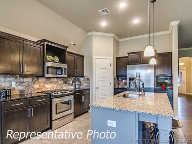 2610 W Albuquerque Place, Broken Arrow, OK 74011 - photo 3