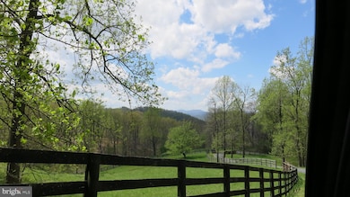 200 Fogg Mountain Ln, Flint Hill, VA 22627 - photo 4