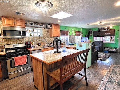 416 S 10th St, Cottage Grove, OR 97424 - photo 2