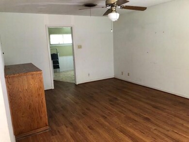 303 Melody Ln, Gainesville, TX 76240 - photo 6