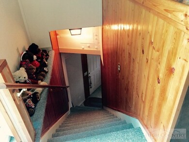 REAL STAIRS DOWN!: No spiral staircase in this sup