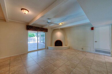 006_Family Room