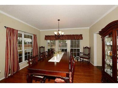 Dining Room. Great Formal Dining Room with Wood Fl