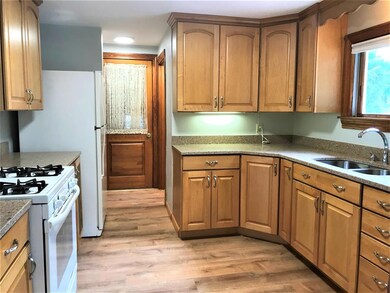 14 Durham St, Nashua, NH 03063 - photo 4