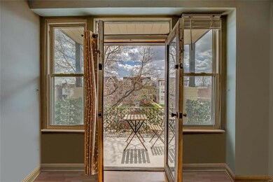 Balcony with spectacular street view will quickly 