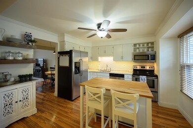 gorgeous updated Eat-in Kitchen!