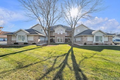 4834 W Maple Leaf Cir unit 6, Milwaukee, WI 53220 - photo 5