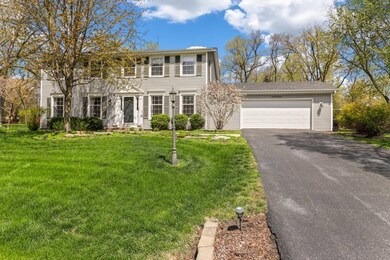 28W104 Country View Dr, Naperville, IL 60564 - photo 2