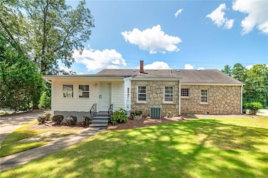 View of front of house featuring a front yard and 