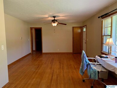 123 Sherwood Dr, Rainbow City, AL 35906 - photo 3