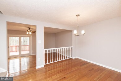 19121 Willow Spring Dr, Germantown, MD 20874 - photo 3