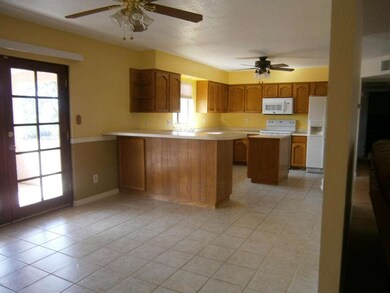 Kitchen dining room
