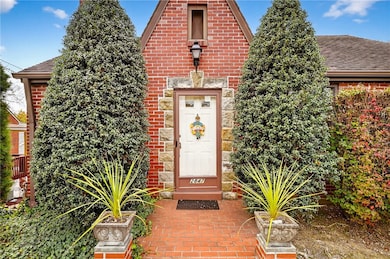 2847 Middletown Rd, Pittsburgh, PA 15204 - photo 2