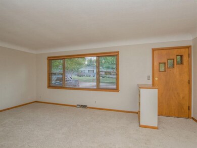 2422 Haven Ct SW, Cedar Rapids, IA 52404 - photo 3