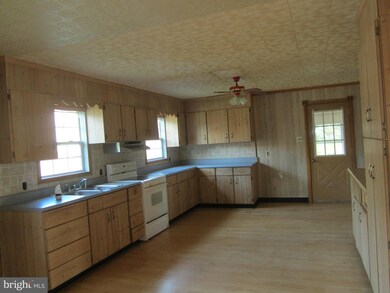 1911 Kathy Ct, Owings, MD 20736 - photo 4