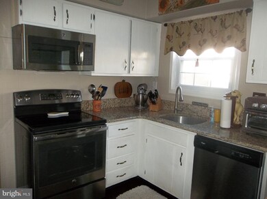 7 Chestnut Dr, Newtown, PA 18940 - photo 4