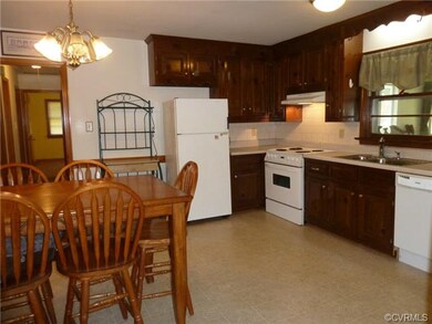 Large eat-in kitchen