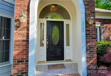 8711 Piccone Brook Ln, Charlotte, NC 28216 - photo 2
