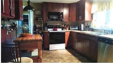 115 Arcadia Blvd, Springfield, MA 01118 - photo 4