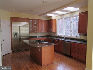 10324 Windsor View Dr, Potomac, MD 20854 - photo 6