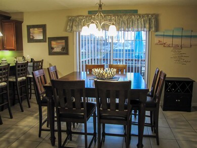 Breakfast nook & breakfast bar