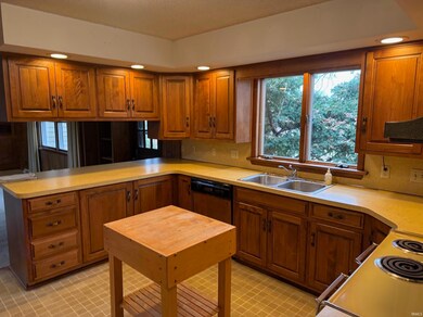 4018 Parkmont Dr, Logansport, IN 46947 - photo 3