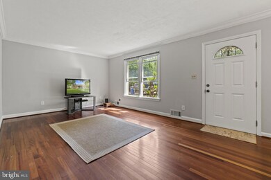 16208 Crest Ct, Woodbridge, VA 22191 - photo 4