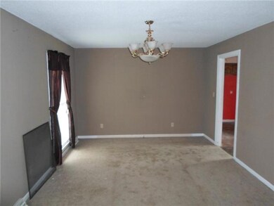 609 S Hillcrest Dr, Shelbyville, TN 37160 - photo 2