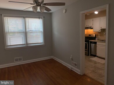 8646 Oak Rd, Parkville, MD 21234 - photo 6