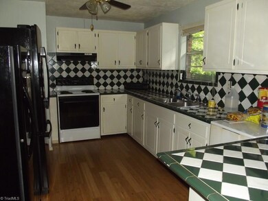 353 Hoover Hill Rd, Asheboro, NC 27205 - photo 2