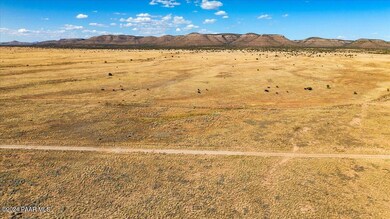 3294 W Limestone Dr, Paulden, AZ 86334 - photo 2