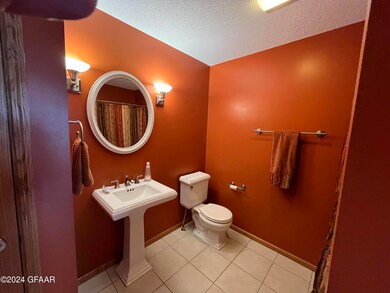 Upper Level Full Bath