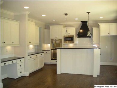 Kitchen with double oven, gas cook-top and oversiz